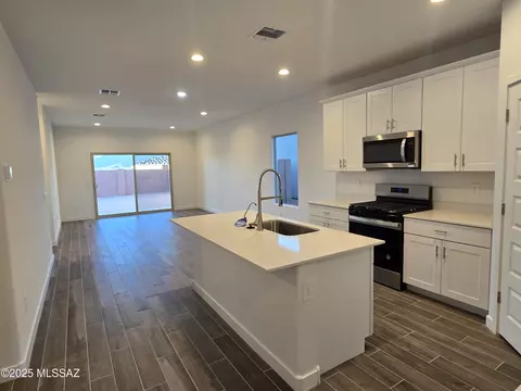 Kitchen - 14045 E Crotalus Way E, Vail, AZ 85641 photo 1 of 5