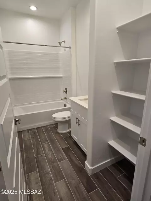 Bath - 14045 E Crotalus Way E, Vail, AZ 85641 photo 1 of 3