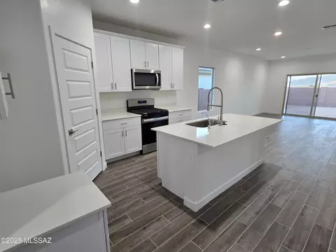 Kitchen - 13987 E Crotalus Way E, Vail, AZ 85641 photo 1 of 1