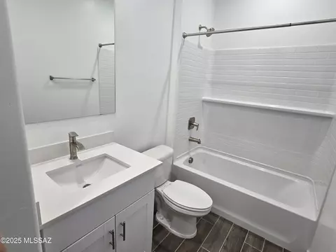 Bath - 13987 E Crotalus Way E, Vail, AZ 85641 photo 1 of 2