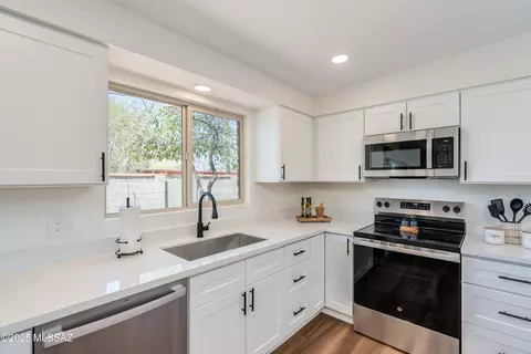 Kitchen - 4933 E Copper St, Tucson, AZ 85712 photo 6 of 10