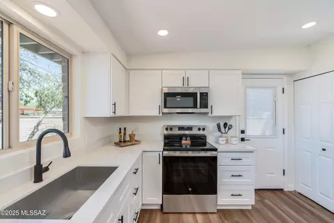Kitchen - 4933 E Copper St, Tucson, AZ 85712 photo 7 of 10