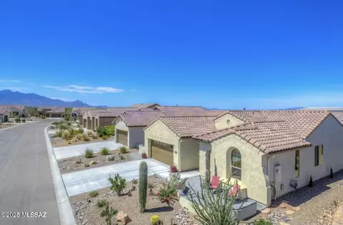 481 N Rolling Thunder Dr, Green Valley, AZ 85614