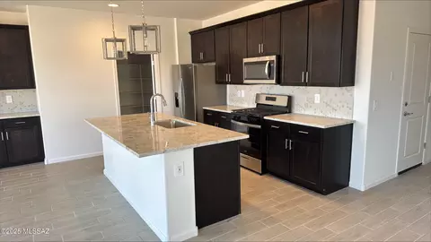 8311 S Clara Roberts Way, Vail, AZ 85641
