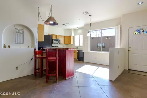 Kitchen - 1538 E Painted Colt Loop, Tucson, AZ 85719 photo 1 of 8