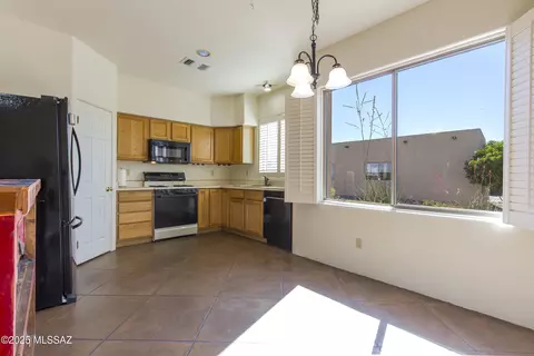 Kitchen - 1538 E Painted Colt Loop, Tucson, AZ 85719 photo 4 of 8