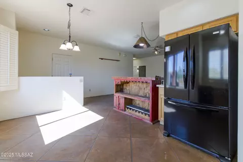 Kitchen - 1538 E Painted Colt Loop, Tucson, AZ 85719 photo 8 of 8