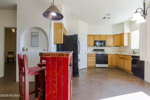 Kitchen - 1538 E Painted Colt Loop, Tucson, AZ 85719 photo 3 of 8