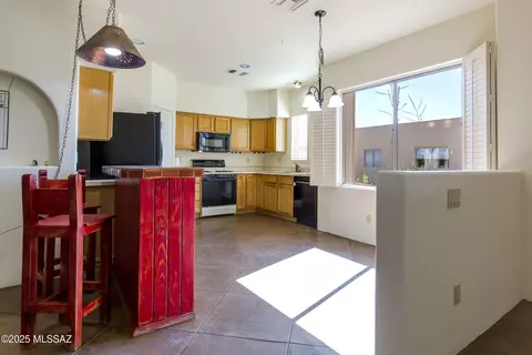 Kitchen - 1538 E Painted Colt Loop, Tucson, AZ 85719 photo 2 of 8