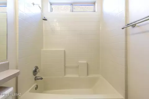 Bath - 1538 E Painted Colt Loop, Tucson, AZ 85719 photo 5 of 5