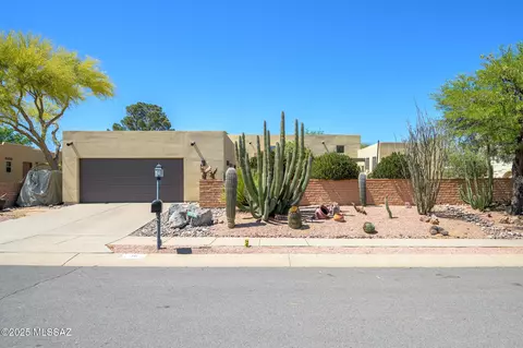 36 W Calle Martina, Green Valley, AZ 85614