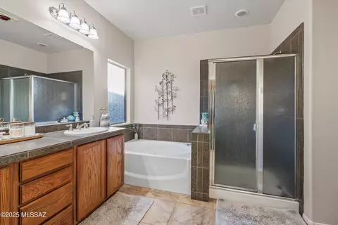 Bath - 9224 S Big Tree Ln, Tucson, AZ 85756 photo 2 of 4