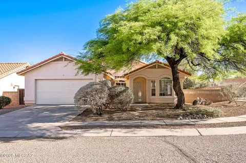 7916 E Waverly St, Tucson, AZ 85715