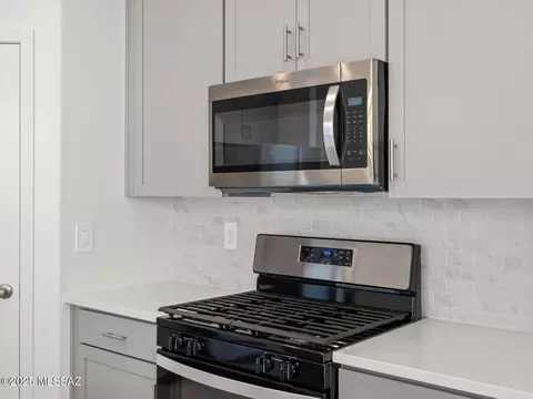 Kitchen - 12566 E Remi Dr, Vail, AZ 85641 photo 4 of 6
