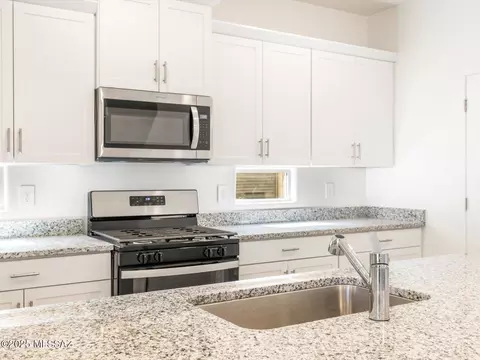 11026 S Rila Dr, Vail, AZ 85641