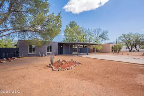 4760 W De La Canoa Dr, Amado, AZ 85645