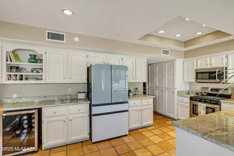 Kitchen - 7361 E Riverbank Loop, Tucson, AZ 85715 photo 1 of 4