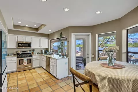 Kitchen - 7361 E Riverbank Loop, Tucson, AZ 85715 photo 4 of 4