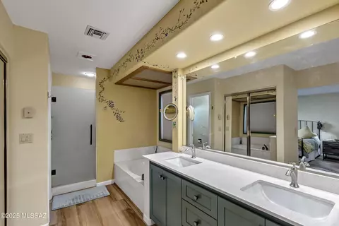 Bath - 7361 E Riverbank Loop, Tucson, AZ 85715 photo 1 of 3