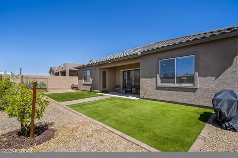10825 N Stonebridge Dr, Tucson, AZ 85742