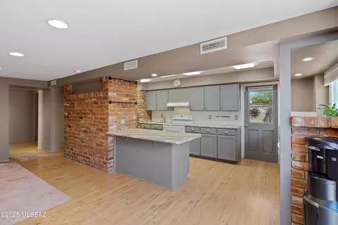 3202 W Calle Cereza, Tucson, AZ 85741