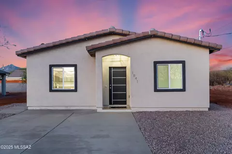 1841 Gardenias Ct, Rio Rico, AZ 85648