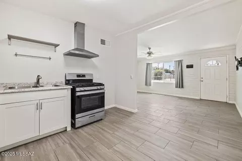 3231 E Halcyon Pl, Tucson, AZ 85716