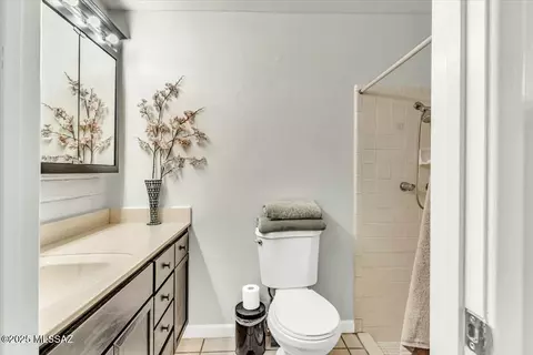 Bath - 7470 E 38th St, Tucson, AZ 85730 photo 3 of 3