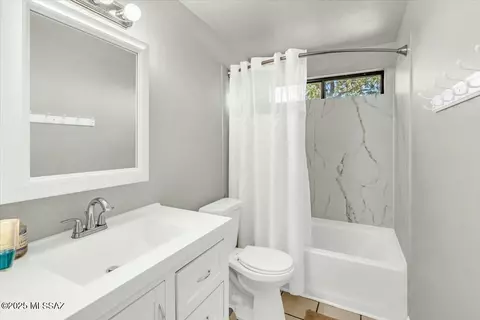 Bath - 7470 E 38th St, Tucson, AZ 85730 photo 1 of 3