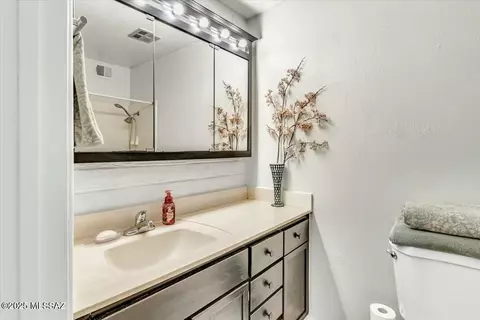 Bath - 7470 E 38th St, Tucson, AZ 85730 photo 2 of 3