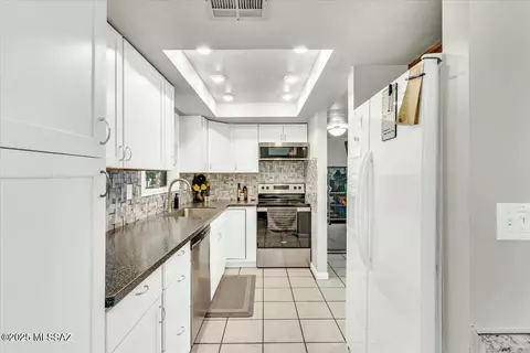 Kitchen - 7470 E 38th St, Tucson, AZ 85730 photo 1 of 3