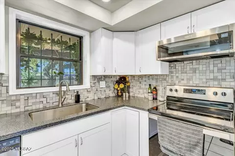Kitchen - 7470 E 38th St, Tucson, AZ 85730 photo 3 of 3