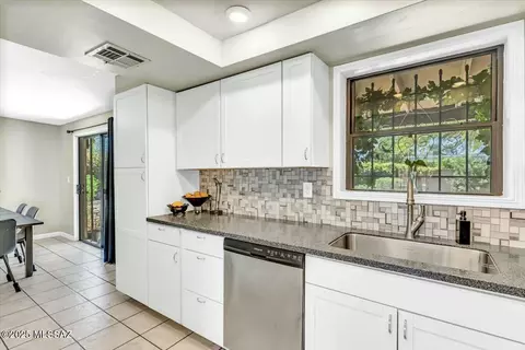 Kitchen - 7470 E 38th St, Tucson, AZ 85730 photo 2 of 3