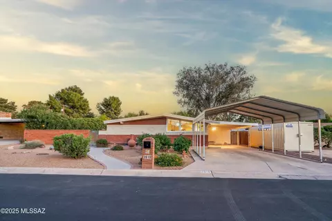 2818 E Greenlee St, Tucson, AZ 85716