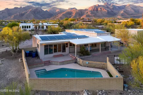 6620 N Camino Padre Isidoro, Tucson, AZ 85718