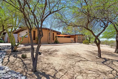 3865 N Gunnison Dr, Tucson, AZ 85749