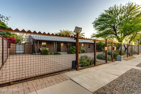2930 E Hawthorne St, Tucson, AZ 85716