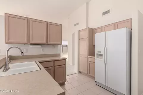 Kitchen - 10158 E Watson Dr, Tucson, AZ 85730 photo 3 of 4