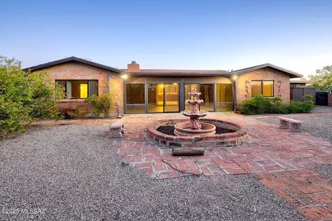 725 E Mescal Pl, Tucson, AZ 85718