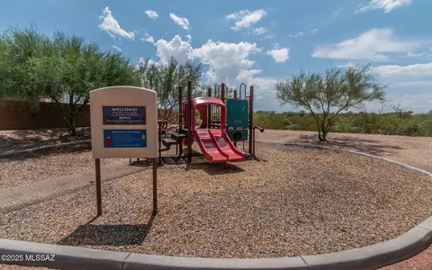 View/Area - 7352 E Weeping Willow Dr, Tucson, AZ 85756 photo 2 of 2