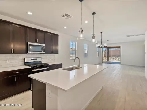 8301 S Cabari Mine Way, Vail, AZ 85641