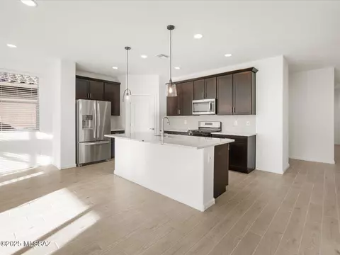 8326 S Cabari Mine Way, Vail, AZ 85641