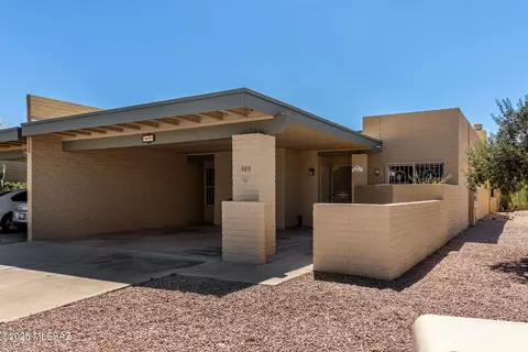 909 N Capron Pl, Tucson, AZ 85710