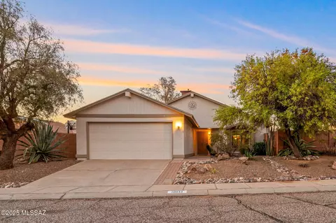 10033 Emily Dr, Tucson, AZ 85730