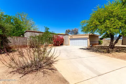 Exterior - 9133 E 30th St, Tucson, AZ 85710 photo 2 of 11