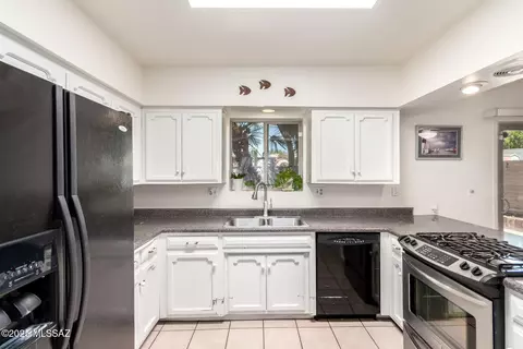 Kitchen - 9133 E 30th St, Tucson, AZ 85710 photo 5 of 5