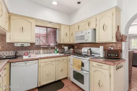 Kitchen - 414 E 34th St, Tucson, AZ 85713 photo 2 of 2
