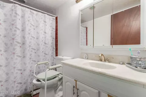 Bath - 414 E 34th St, Tucson, AZ 85713 photo 1 of 2
