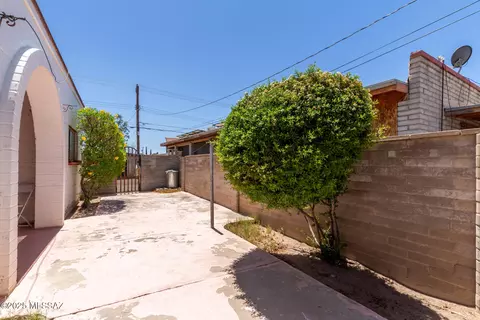 Exterior - 414 E 34th St, Tucson, AZ 85713 photo 5 of 10