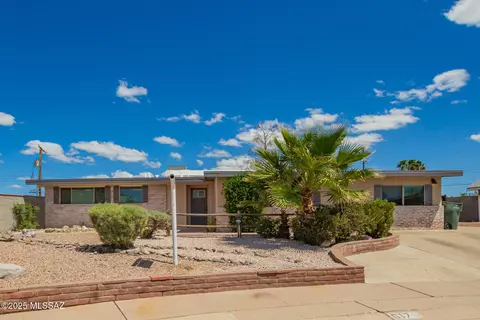 617 S La Villa Pl, Tucson, AZ 85711